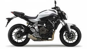 2014-Yamaha-MT-07-EU-Competition-White-Studio-002.jpg