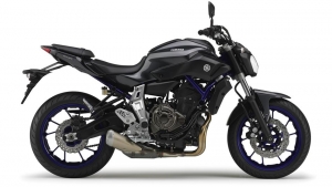 2014-Yamaha-MT-07-EU-Race-Blu-Studio-002.jpg