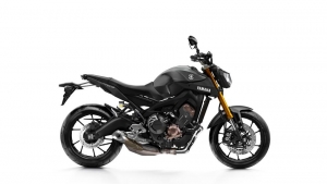 2016-Yamaha-MT-09-EU-Matt-Grey-Studio-002.jpg