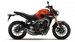 2014-Yamaha-MT-09-EU-Blazing-Orange-Studio-002.jpg