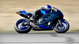 2022_YAM_YZF700R7_EU_DPBMC_ACT_009_03_preview.jpg