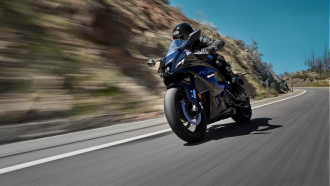 2022_YAM_YZF700R7_EU_YB_ACT_002_03_preview.jpg